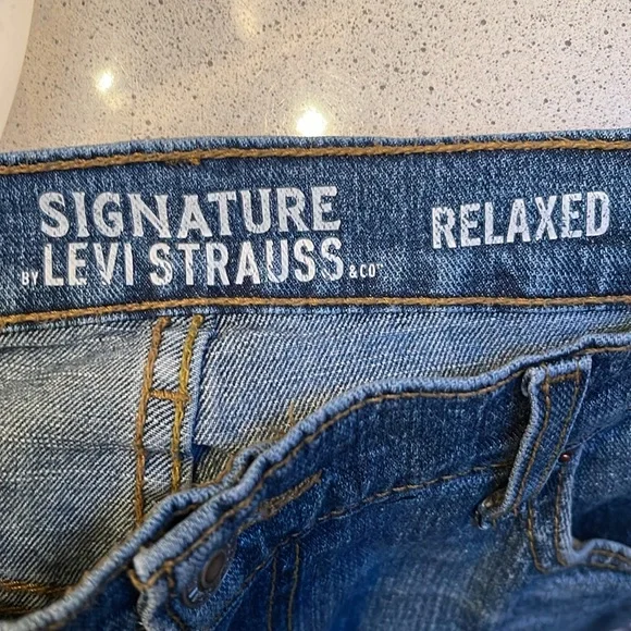 Signature By Levi Strauss Men’s Jeans - Picture 4 of 6